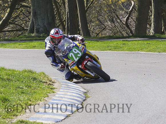 Alistair Howarth Yamaha FZR400