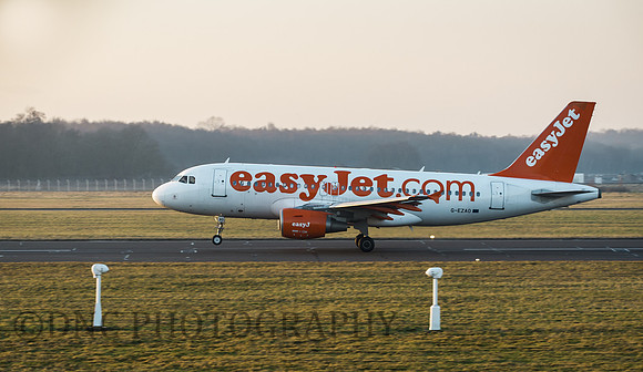 Easy Jet Pilot Training Airbus A319-111 G-EZAO 28th Dec 2016