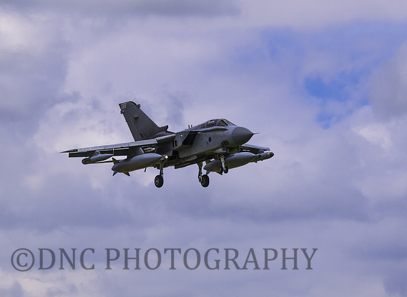Tornado GR4 ZA606 069 15 (R) Sqn on finals