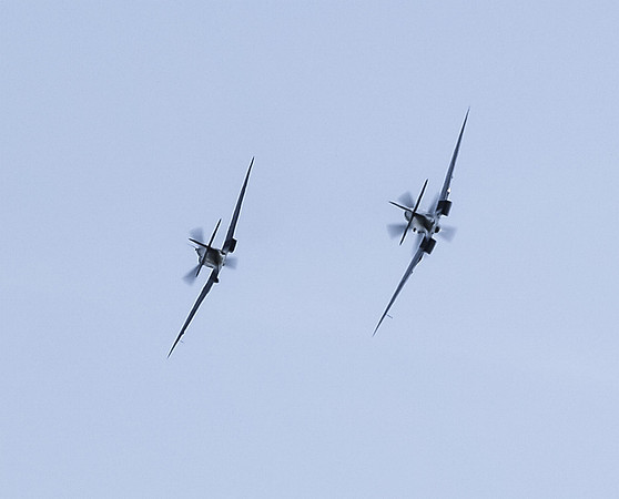 BBMF Spitfires MkIIA P7530, Mk PRXIX PS915.