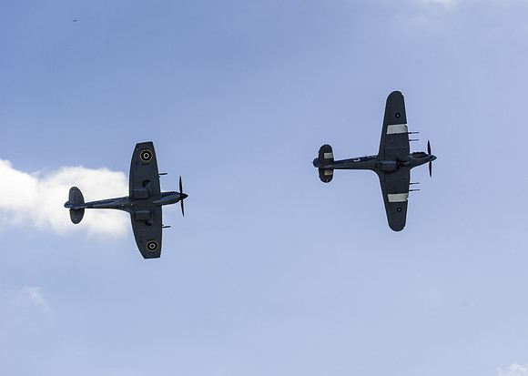 Hawker Hurricane (MkIIc) PZ865 & Supermarine Spitfire (Mk LF XVIE) TE311