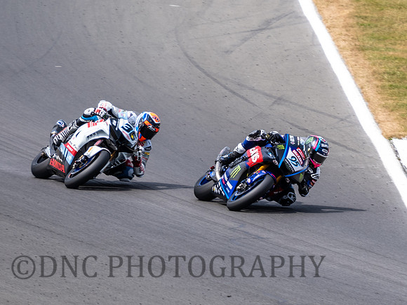 Tarran MacKenzie McAMS Yamaha overtakes Leandro Mercado MIE Racing Honda Race 2