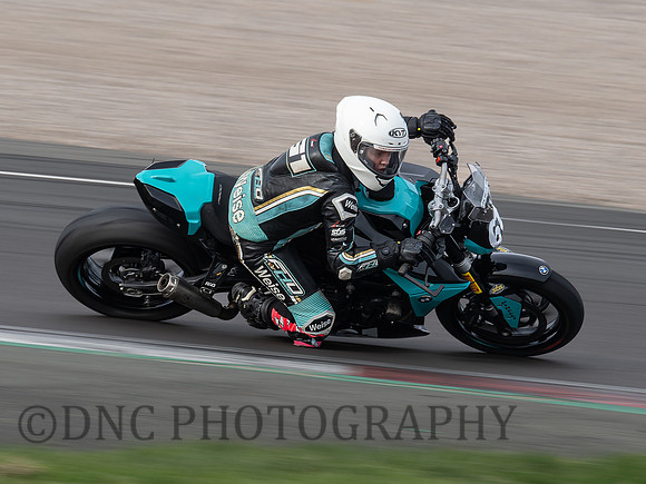 BMW Kathryn Walker - FHO Racing BMW Motorrad F900 R Cup