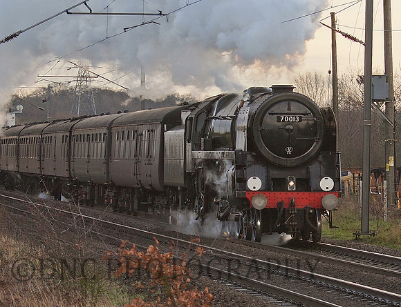 BR 7MT 70013 Oliver Cromwell 'The Christmas White Rose' 17-12-11.