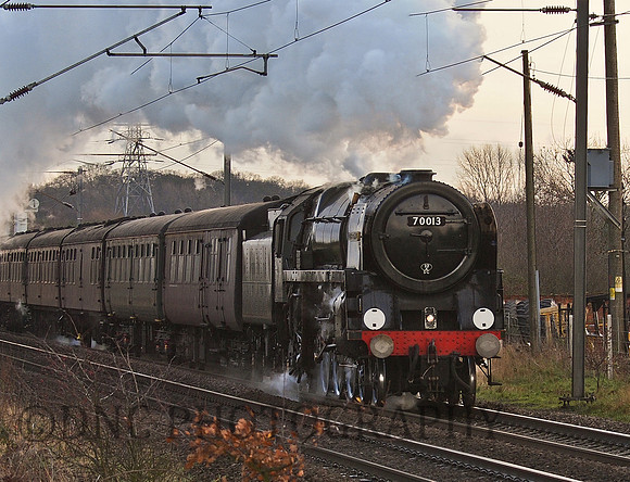 BR 7MT 70013 Oliver Cromwell 'The Christmas White Rose' 17-12-2011.