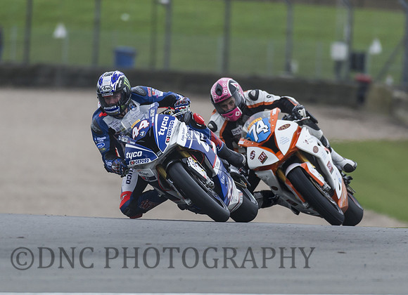 Ian Hutchinson Tyco BMW leads Dean Hipwell CDH Racing BMW