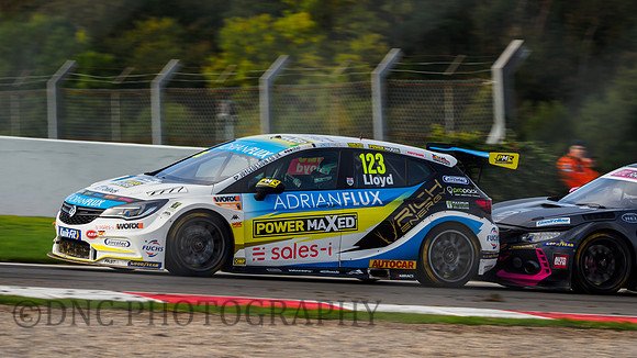 Dan Lloyd Adrian Flux with Power Maxed RacingVauxhall Astra leads Senna Protor Honda Civic Type R