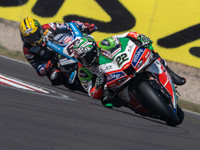 Alex Lowes Bimota by Kawasaki Racing Team KB998 Rimini leads Jonathan Rea PATA Maxus Yamaha YZ-f R1